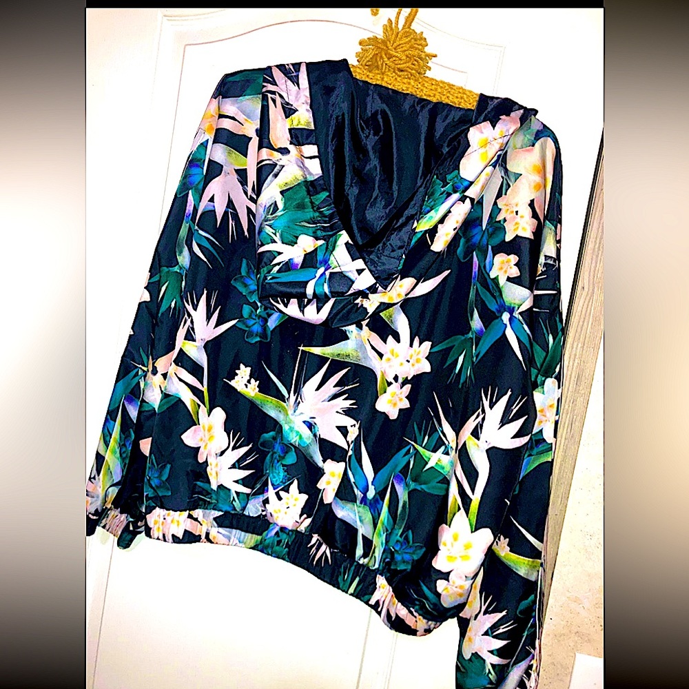 Forever 21 Womens Floral Long Sleeve Hoodie Jacket